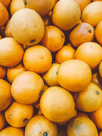 Oranges at the market