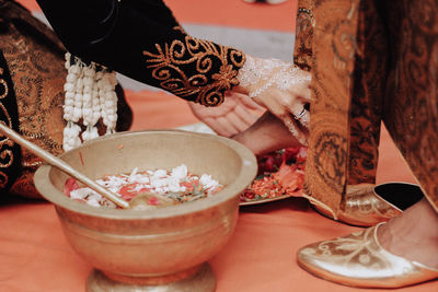 Midsection of woman preparing food on table