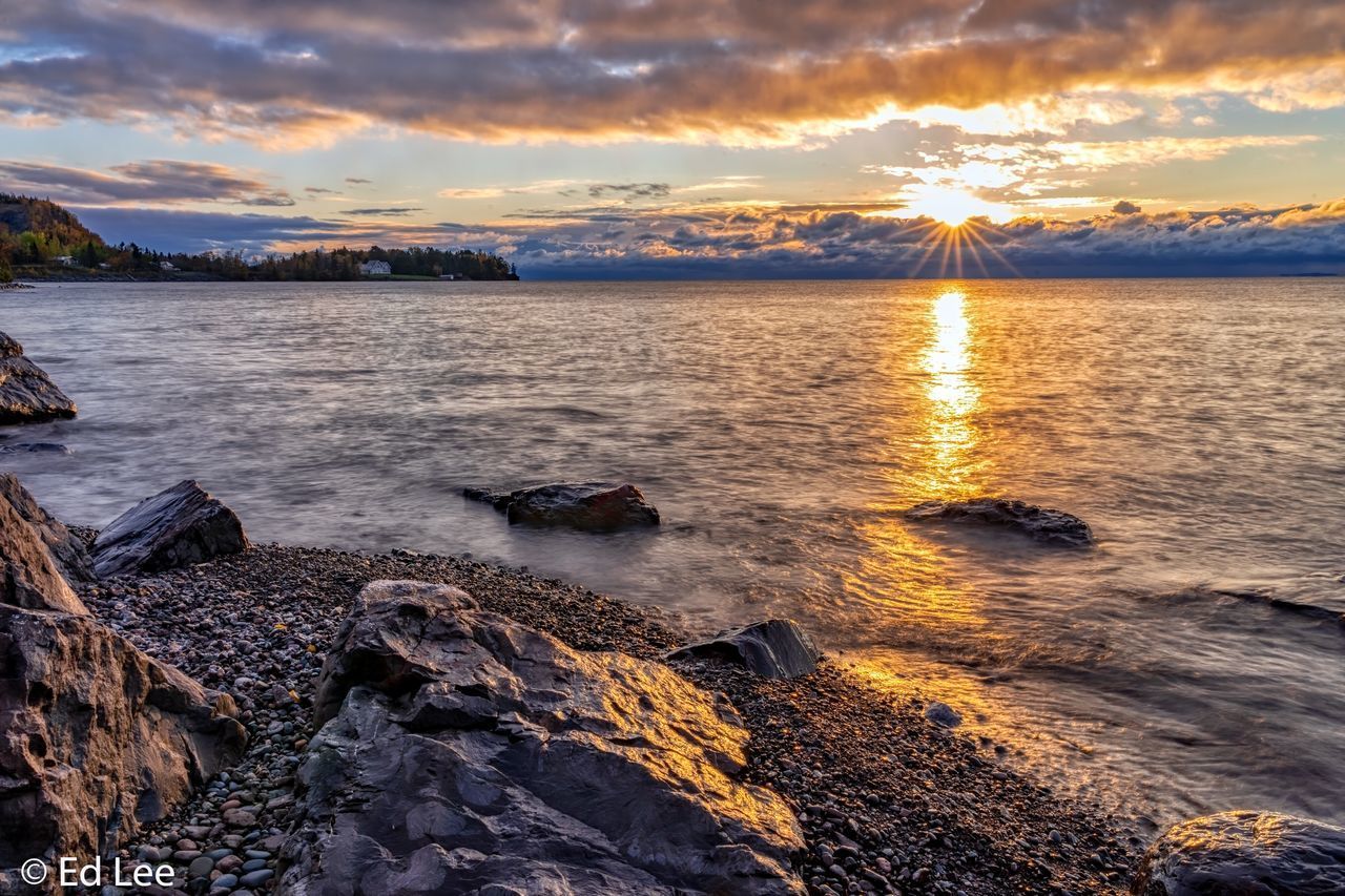 SCENIC VIEW OF SEA AGAINST SUNSET SKY