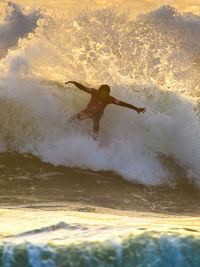 Waves splashing in sea