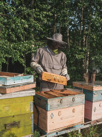 Man holding bee