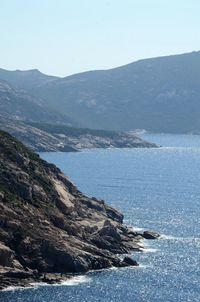 Idyllic shot of sea against mountains