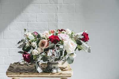 Close-up of rose bouquet in vase on table