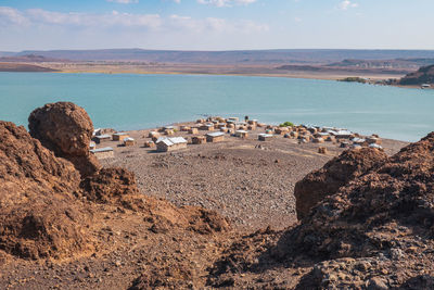 Scenic view of el molo village at the shores of lake turkana in loiyangalani, turkana county, kenya