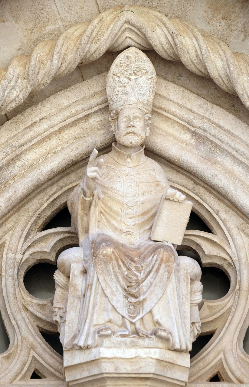 LOW ANGLE VIEW OF ANGEL STATUE OF CARVING