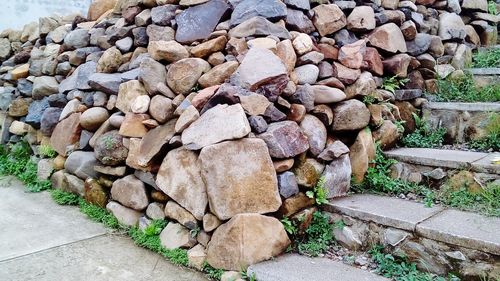 Rocks on stone wall