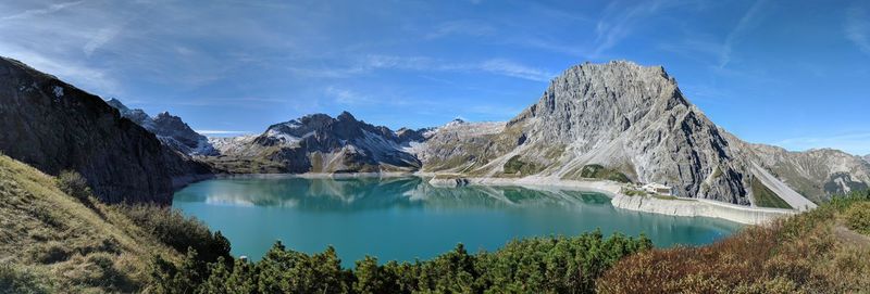 Panoramic view of lake and mountains against sky