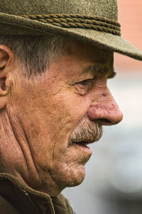 Portrait of man wearing hat