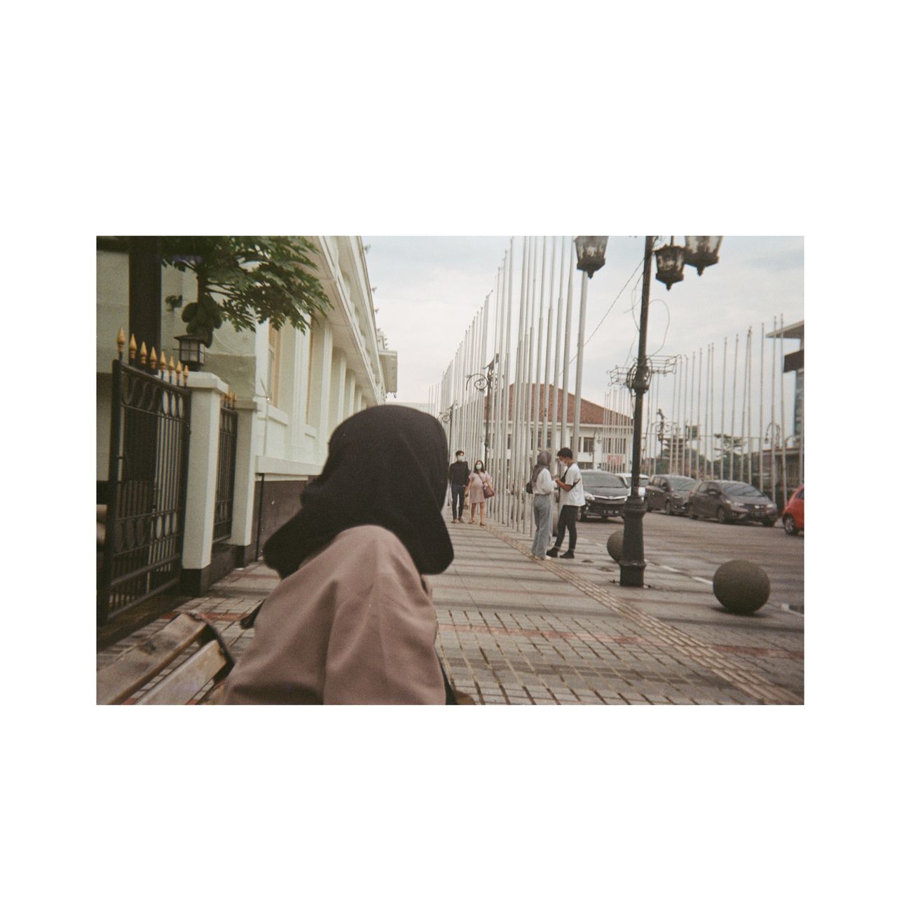 REAR VIEW OF MAN ON STREET IN CITY