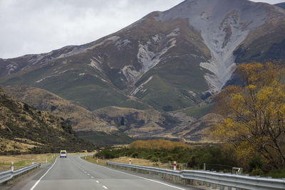 Roads and mountain between arthur's pass to castle hill on highway 73 at south island, new zealand