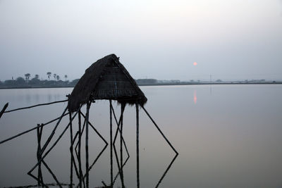 Modest straw hut of indian fishermen in the ganges, sundarbans, west bengal, india