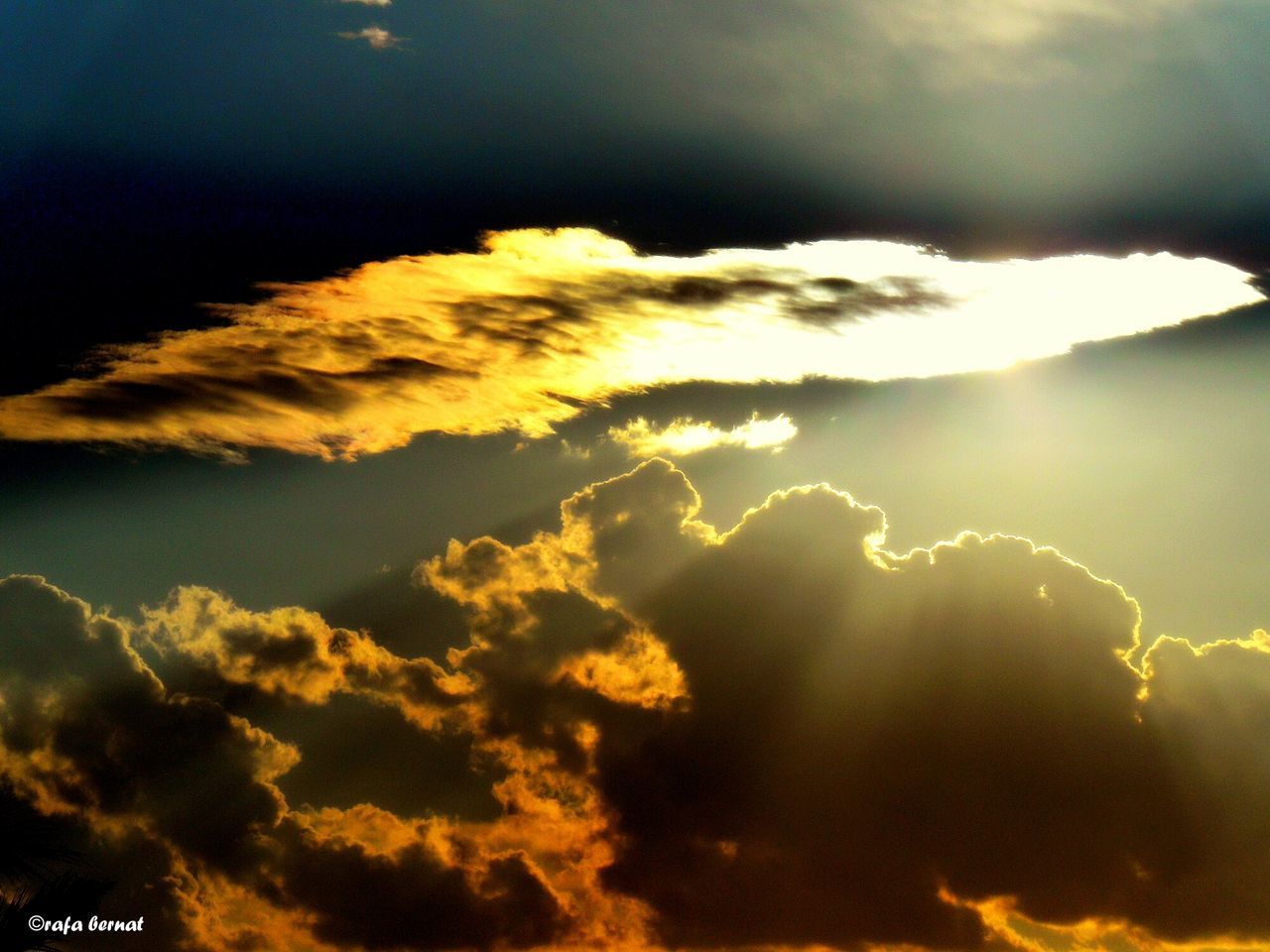 LOW ANGLE VIEW OF DRAMATIC SKY