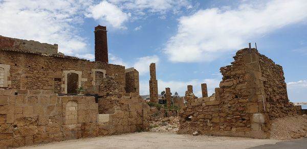 Old ruins of building against sky