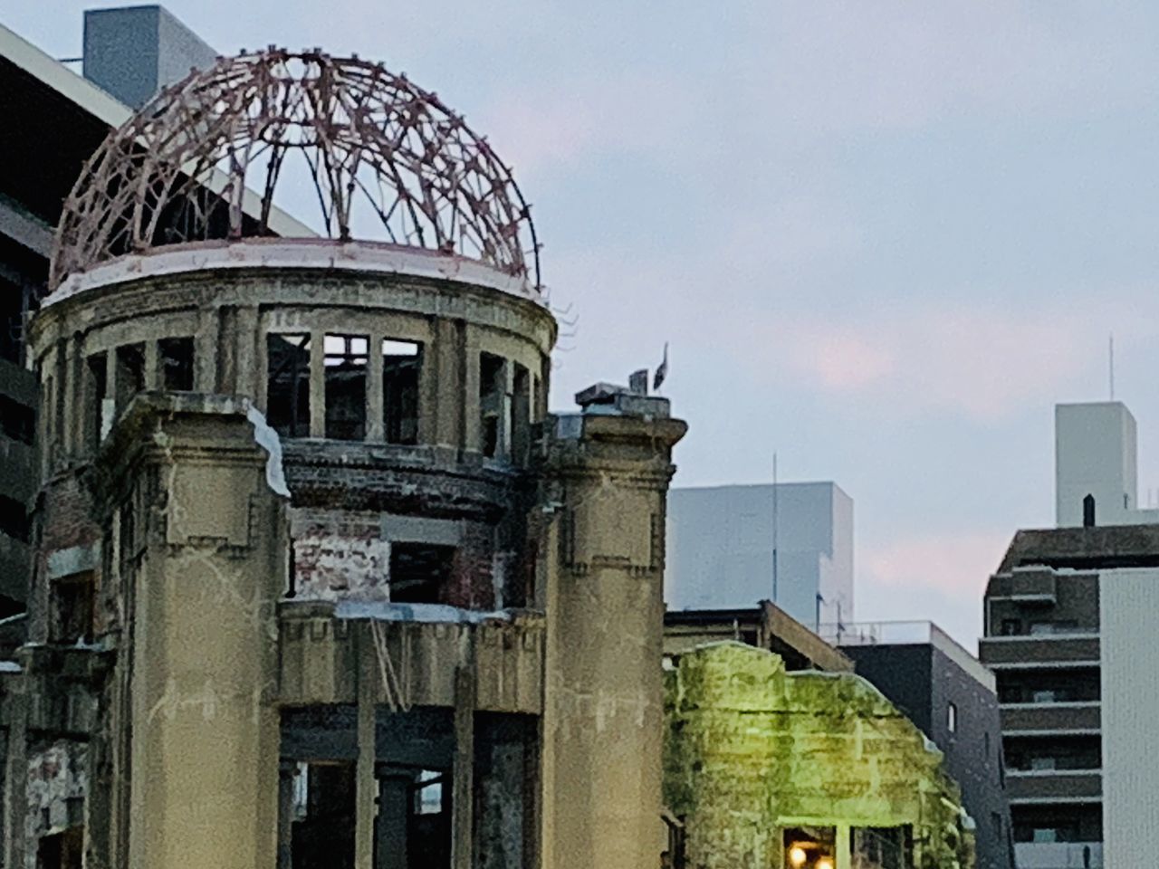 LOW ANGLE VIEW OF BUILDINGS AGAINST SKY