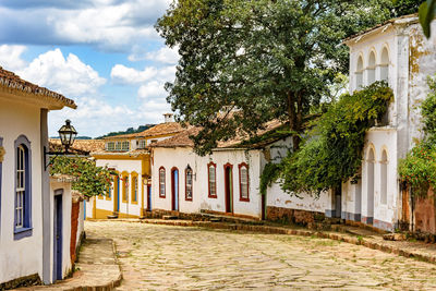 Street amidst colonial and historic houses and buildings against sky at tiradentes city 