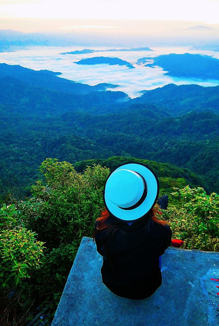 mountain, beauty in nature, nature, scenics, sky, tranquil scene, mountain range, tranquility, landscape, day, outdoors, real people, cloud - sky, tree, men, growth, one person, people