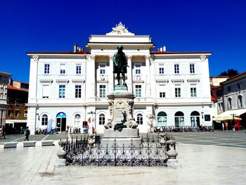 Statue of building in city