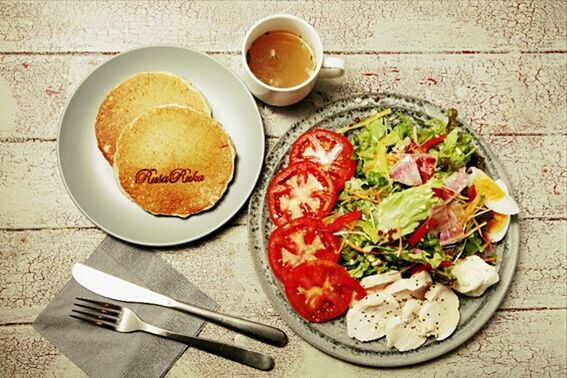 HIGH ANGLE VIEW OF FOOD IN BOWL