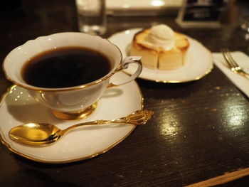 Close-up of tea with dessert on table