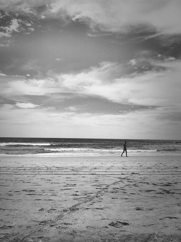 sea, beach, horizon over water, water, sky, shore, leisure activity, sand, lifestyles, tranquil scene, scenics, tranquility, beauty in nature, silhouette, men, full length, nature, vacations