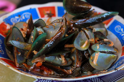 Snacking on clams during the day really delicious