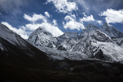 Himalayan peaks along the trail to mt everest base camp in nepal.