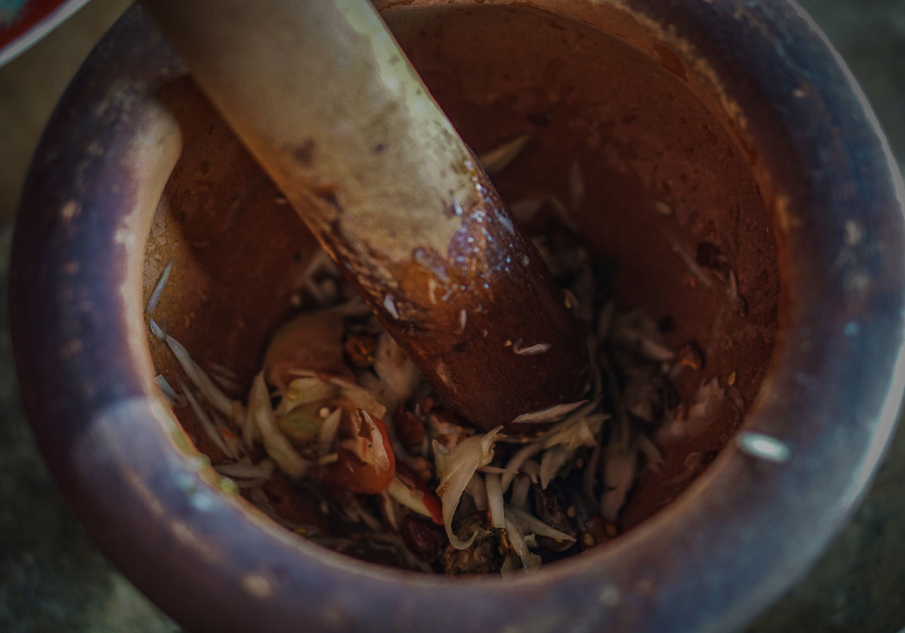 HIGH ANGLE VIEW OF SOUP IN BOWL