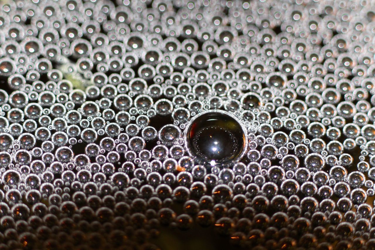 FULL FRAME SHOT OF WATER DROPS ON BUBBLES