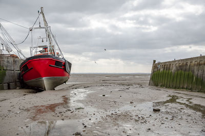 Fisherman boats stuck on the beach in low tide period in leigh-on-sea, uk.