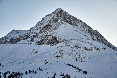 Mountain peaks in winter. dusk, nature, scenics.