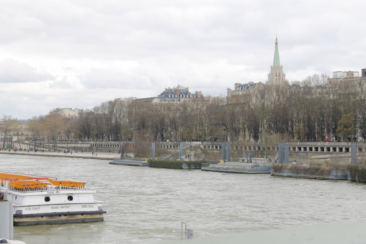 VIEW OF CITY AT WATERFRONT