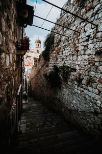 Narrow alley amidst buildings in city