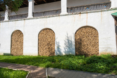 A pile of birch firewood in the wall of the spaso-yakovlevsky monastery in the city of rostov.