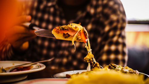 Close-up of leaf in plate on table