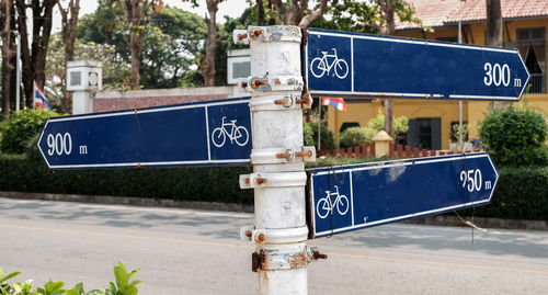 Information sign on road