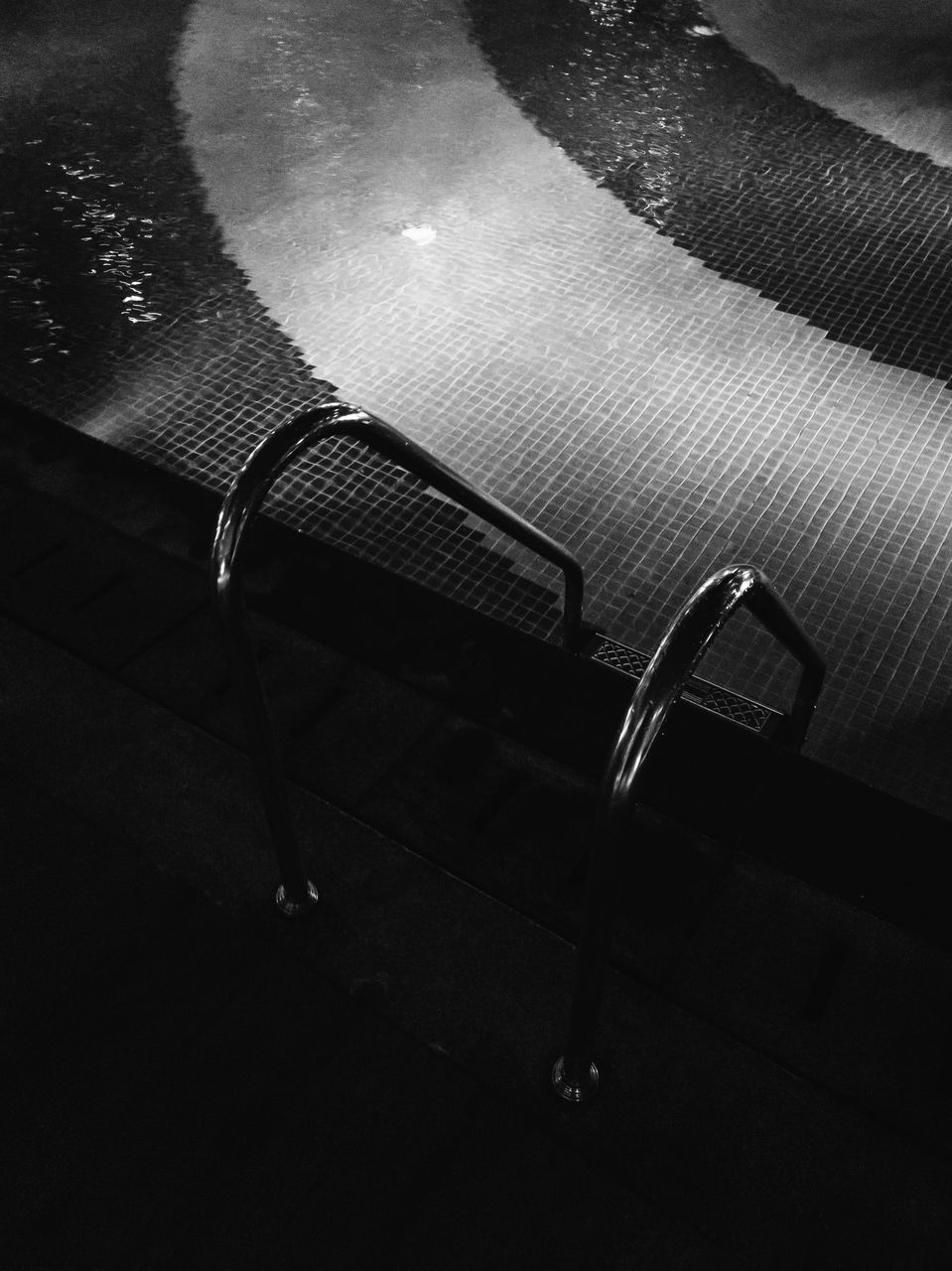 HIGH ANGLE VIEW OF CHAIRS ON FLOOR IN SWIMMING POOL