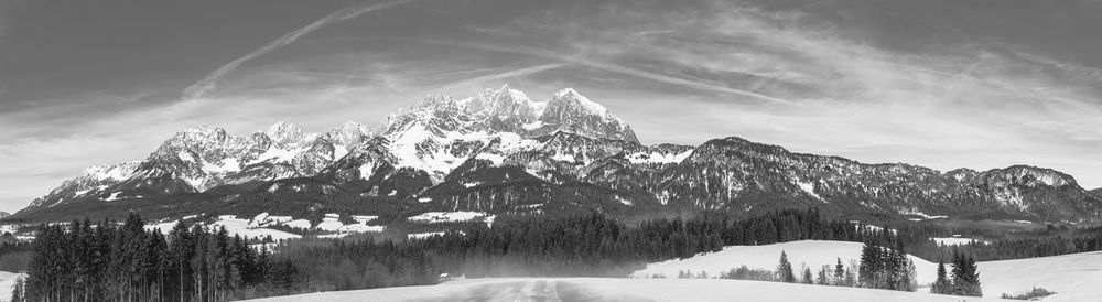 Wilder kaiser panorama in black and white in tirol