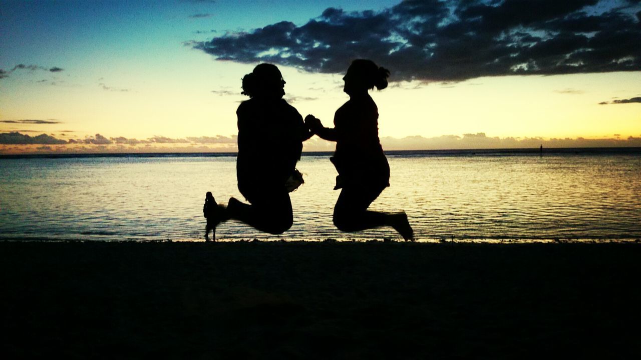 silhouette, water, togetherness, sky, sunset, men, lifestyles, bonding, leisure activity, full length, love, sea, boys, nature, lake, cloud - sky, standing, friendship