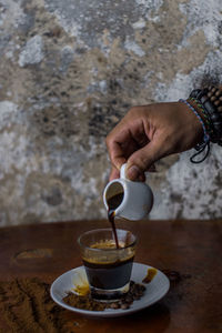 Hand holding coffee cup