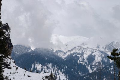 Scenic view of snowcapped mountains against sky in parvati valley on the way to tosh himachalpradesh