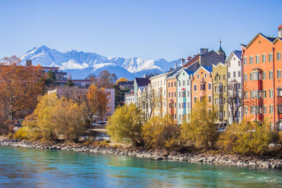 Old town of innsbruck on river tyrol with apls mountains on background. autumn innsbruck.
