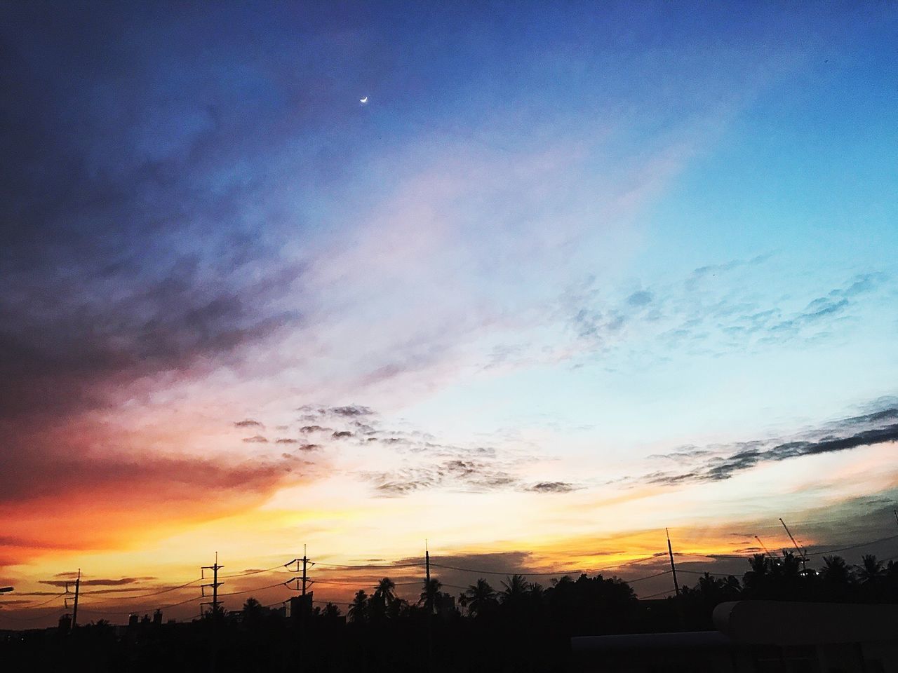 LOW ANGLE VIEW OF SILHOUETTE ELECTRICITY PYLONS AGAINST SKY DURING SUNSET