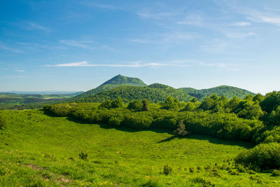 View from the puy-des-goules volcano hiking trail