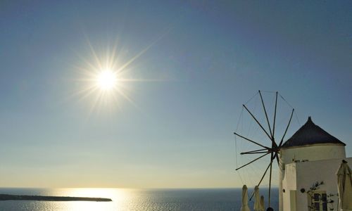 Sun shining over sea