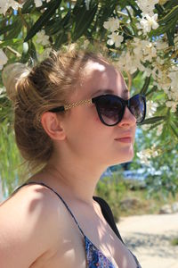 Close-up portrait of young woman with sunglasses