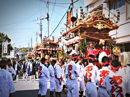 large group of people, men, building exterior, architecture, built structure, person, lifestyles, market, religion, tradition, hanging, cable, power line, cultures, street, leisure activity, sky, outdoors, crowd