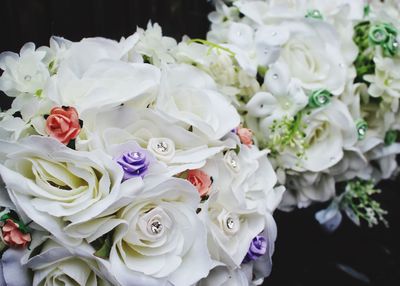 Close-up of white roses