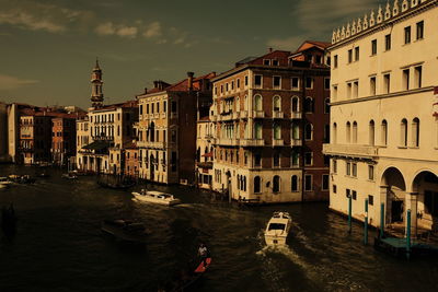 Canal passing through buildings in city