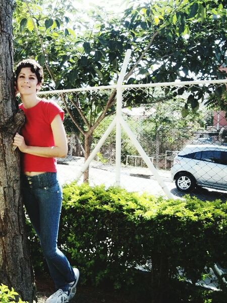 person, lifestyles, casual clothing, looking at camera, tree, leisure activity, young adult, portrait, full length, smiling, young women, standing, childhood, elementary age, front view, plant, girls, day