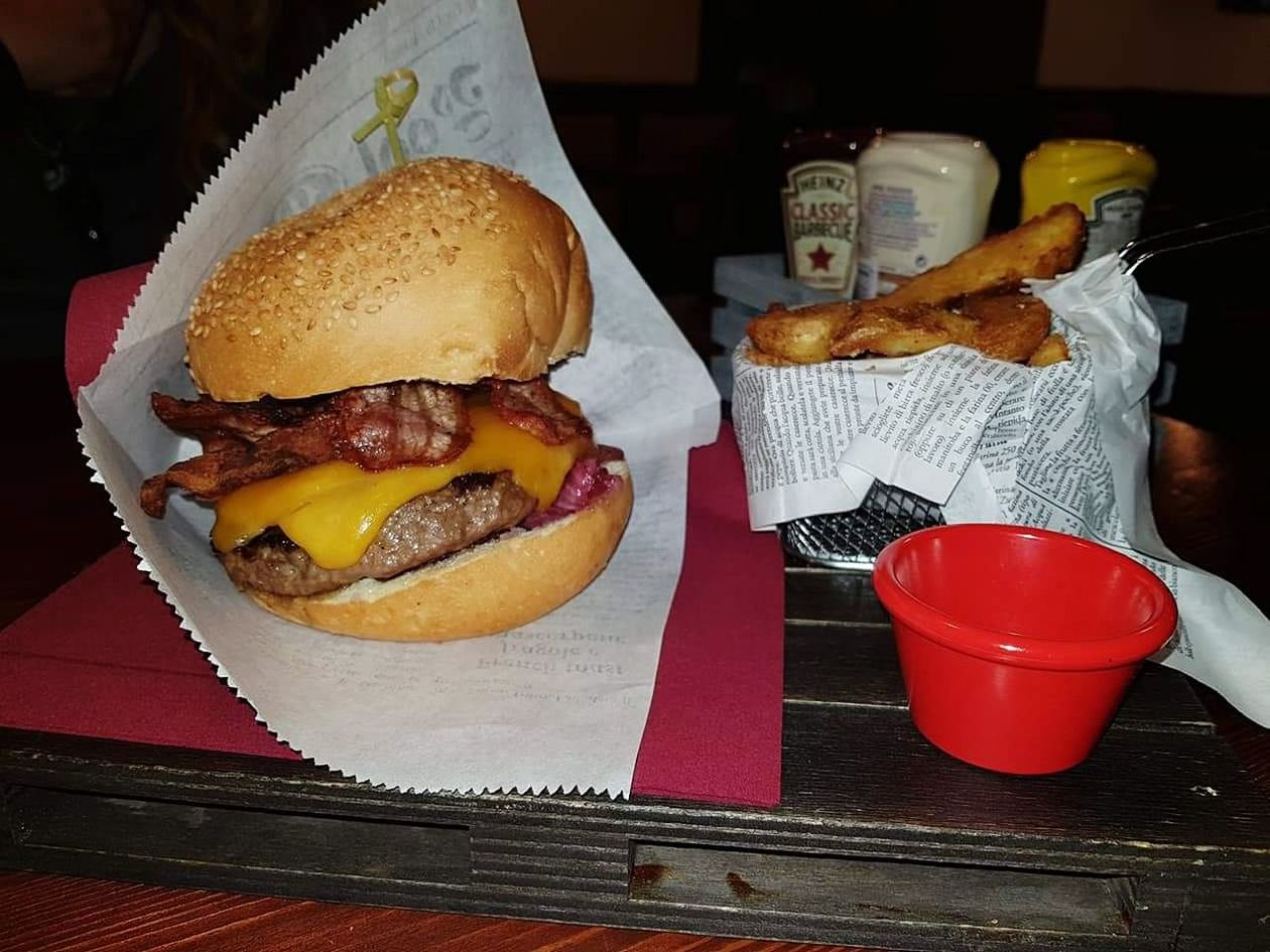 burger, fast food, hamburger, sandwich, food and drink, unhealthy eating, ready-to-eat, food, freshness, meat, take out food, table, bread, french fries, indoors, potato, prepared potato, still life, business, paper, bun, no people, meal, fried, snack, tray, cheeseburger